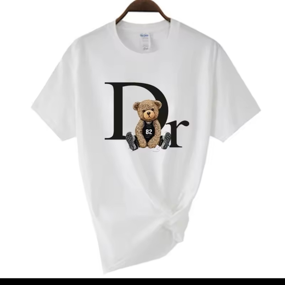 ❌sold ❌White T-Shirt with Bear Graphic